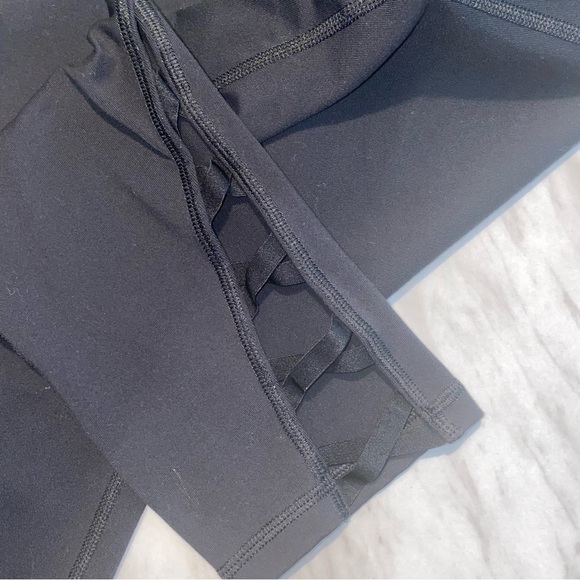 Victoria’s Sport Criss Cross Legging - Picture 3 of 5